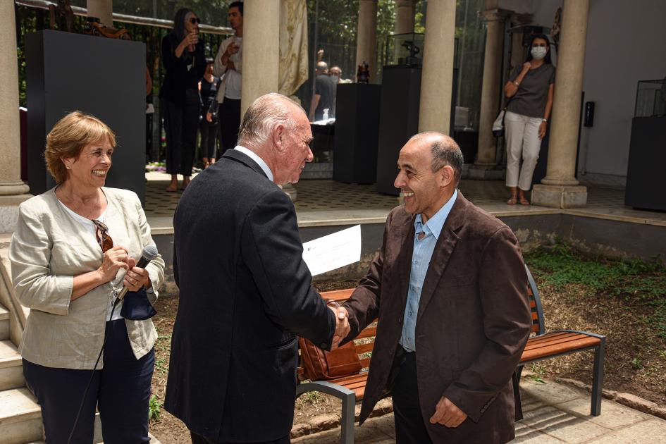 Entrega de premio a cargo del ministro interino Walter Verri 