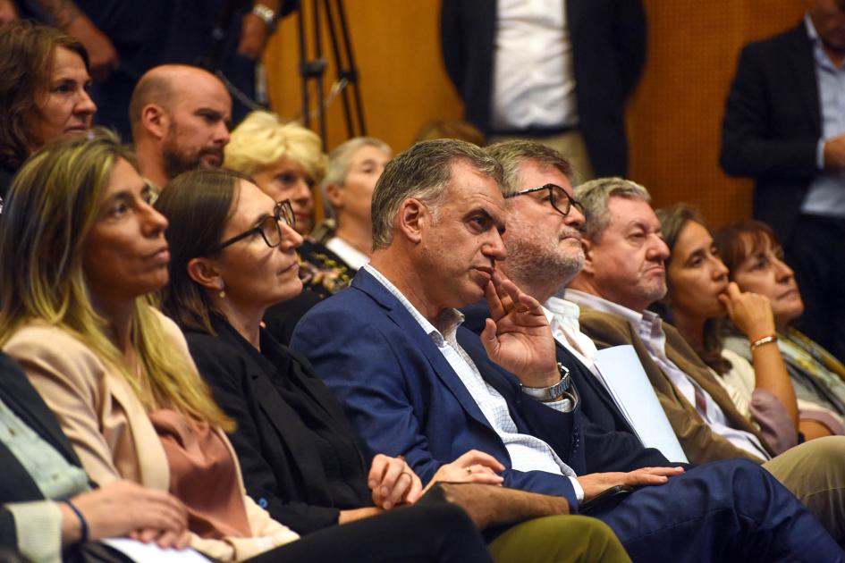 El presidente Yamandú Orsi participó de la actividad Presidente Orsi, en la primera fila del público