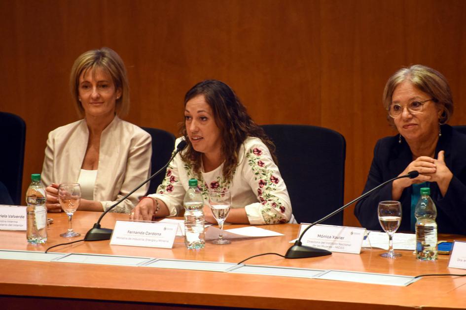 La ministra Fernanda Cardona expuso en la actividad Ministra Cardona habla junto a Valverde y Xavier