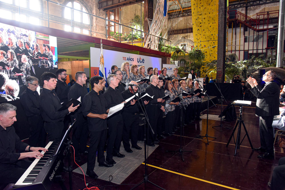 Aniversario de UTE Coro de UTE canta