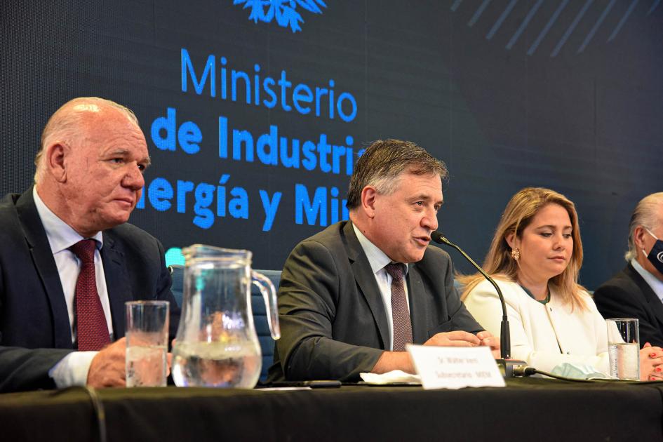 Ministro Omar Paganini Mesa de autoridades; habla el ministro Paganini
