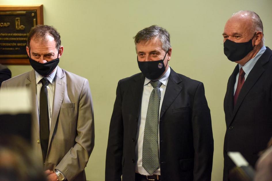 Ministro Paganini, subsecretario Verri y senador Manini Ríos en asunción de directorio de Ancap