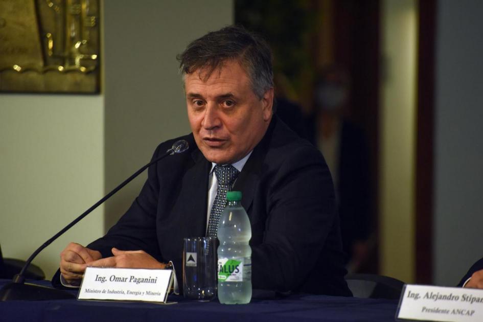 Ministro Paganini en asunción de directorio de Ancap
