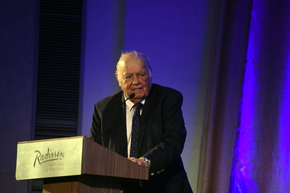Enrique Iglesias, ex Presidente del Banco Interamericano de Desarrollo Enrique Iglesias, ex Presidente del Banco Interamericano de Desarrollo