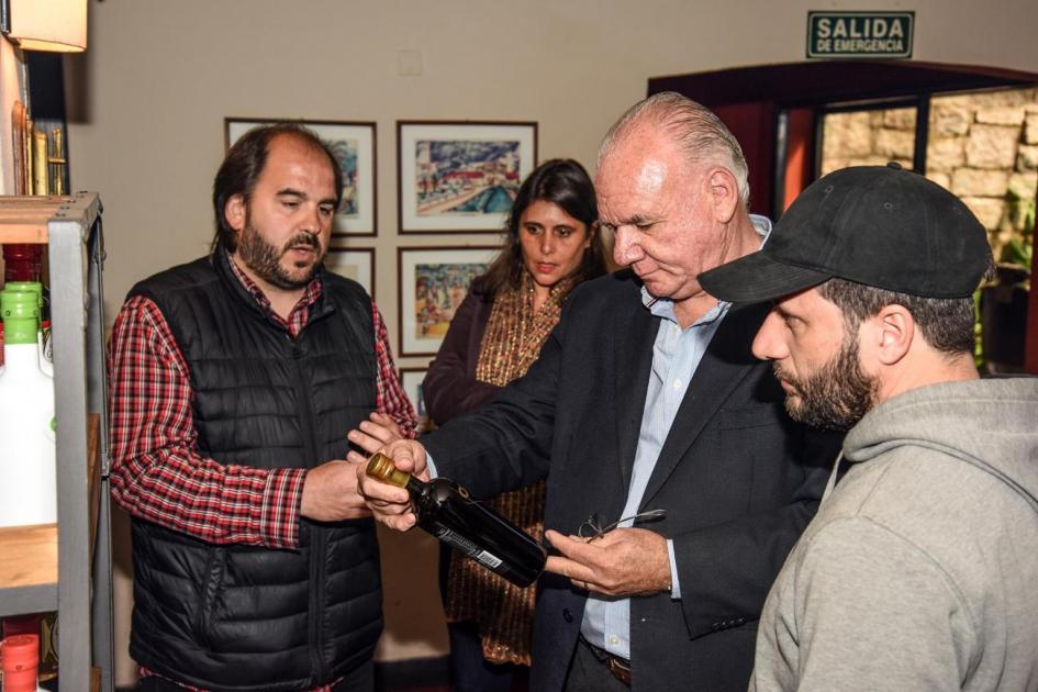 Reunión del subsecretario Walter Verri, integrantes de Corporación Gastronómica de Punta del Este y equipo del MIEM