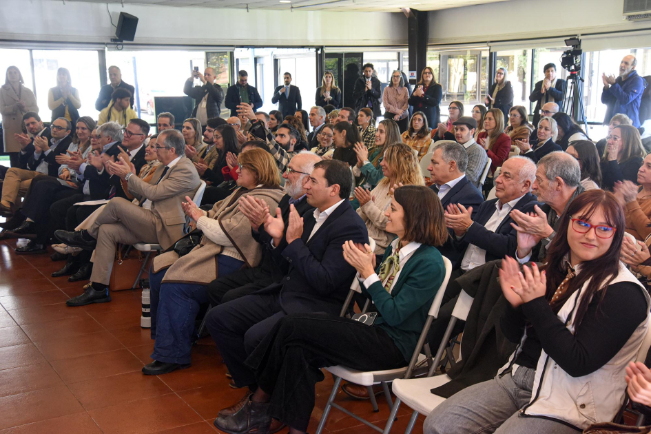 Lanzamiento oficial de la programación especial de los Medios Públicos para el Mundial FIFA 2026 Público, sentado, aplaude