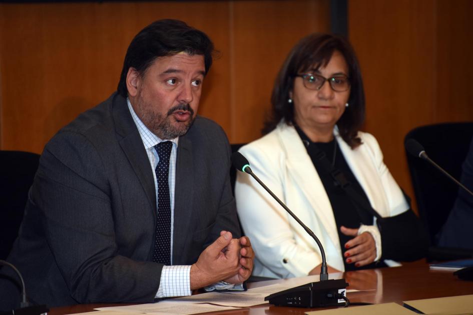 Ministro Adrián Peña Peña habla junto a Romano en mesa de autoridades