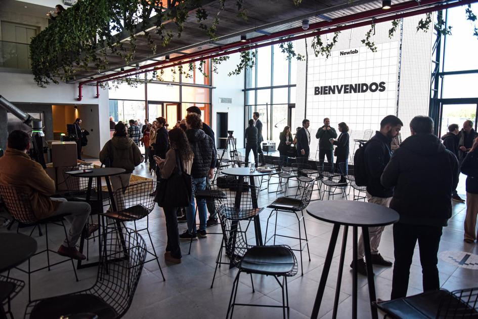 El evento se desarrolló en el Campus de Innovación de Uruguay Innovation Hub Personas en un salón con paredes vidriadas