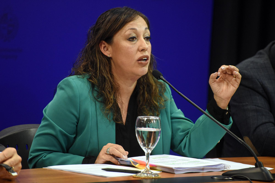 Ministra Fernanda Cardona Cardona habla en mesa de autoridades