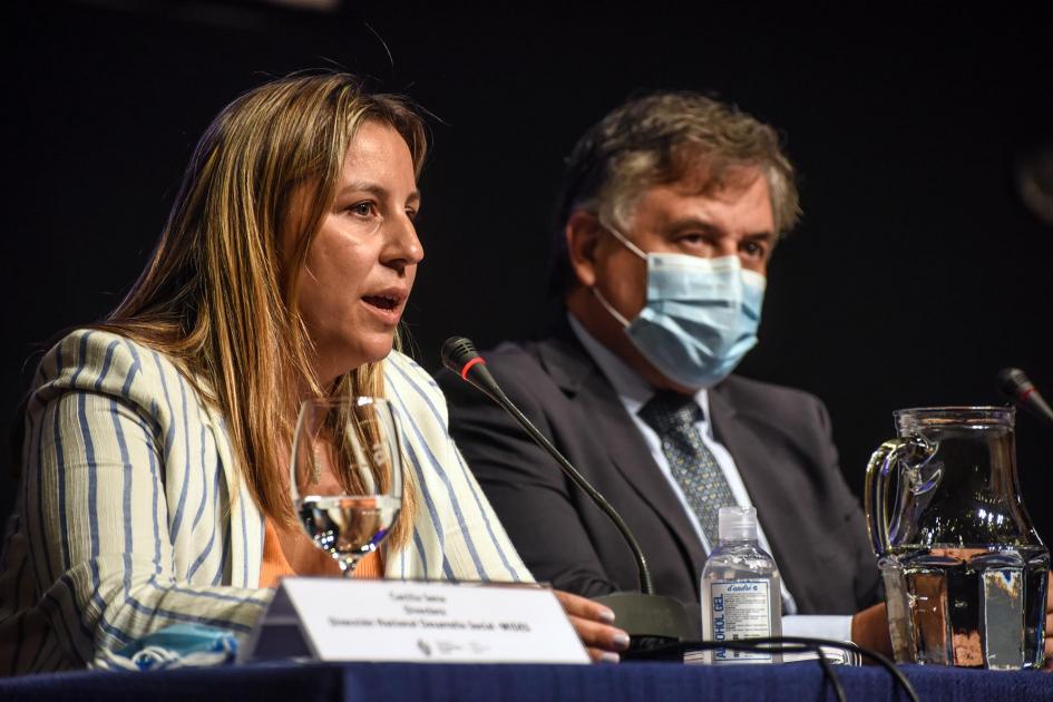 Cecilia Sena, directora nacional de Desarrollo Social Cecilia Sena, directora nacional de Desarrollo Social, junto al ministro Paganini