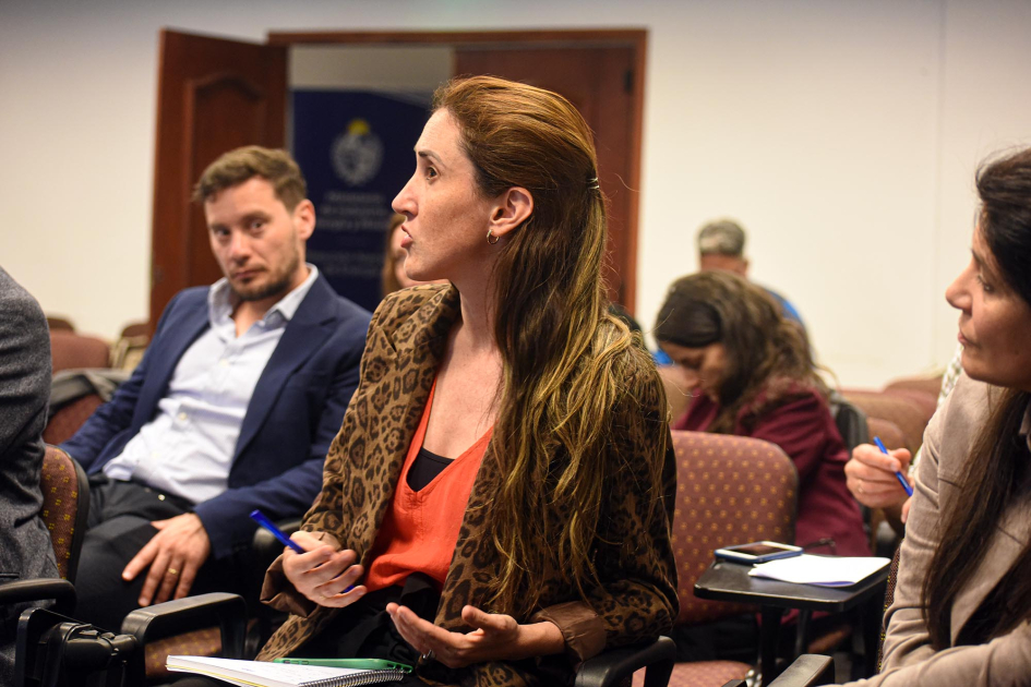 Ana Inés Morató habla sentada