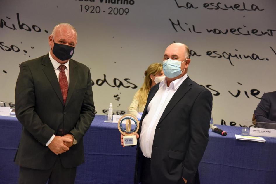 Walter Verri, subsecretario del MIEM, entrega Premio Uruguay Circular a Granja Don Pablo