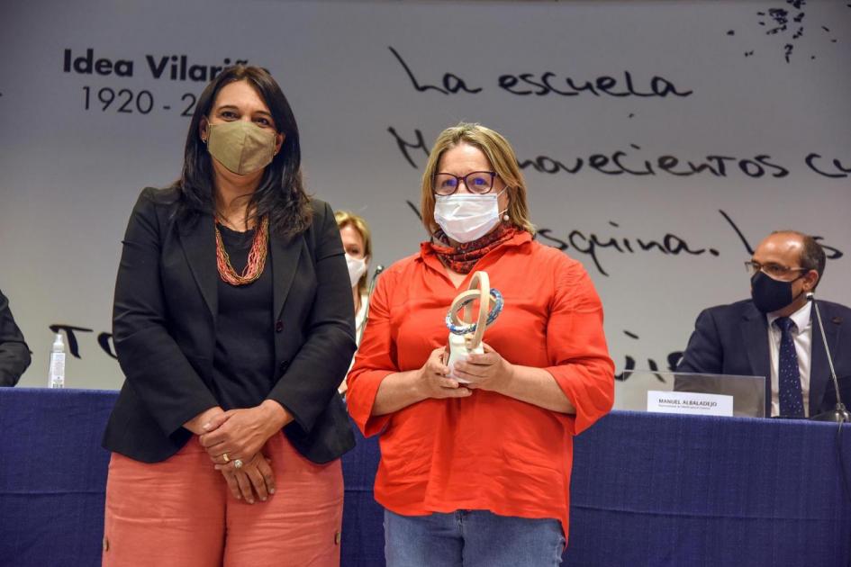 Carmen Sánchez, presidenta de ANDE, entrega Premio Uruguay Circular a Naturplus SA