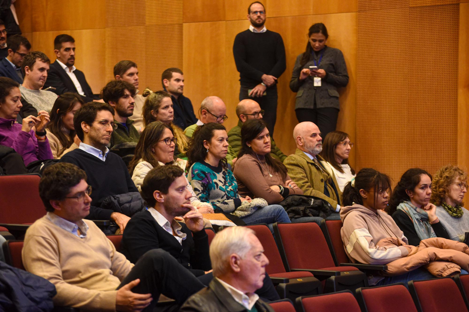 Público. Lanzamiento del Premio Nacional de Eficiencia Energética Público sentado