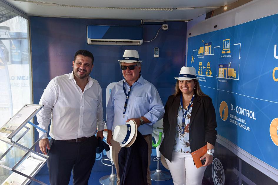 Ministro Omar Paganini, directora Susana Pecoy y vicepresidente de Ancap, Diego Durand