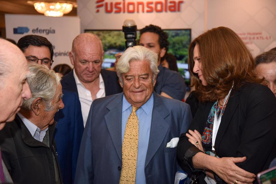 Autoridades invitadas Autoridades: Lacalle, Facio, Mujica, Sanguinetti y Verri se ven claramente, dialogando