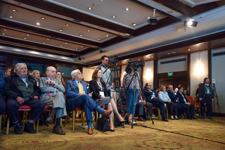 El evento se realizó en la sala Conference del Hotel Radisson Montevideo Victoria Plaza Primera fila de autoridades