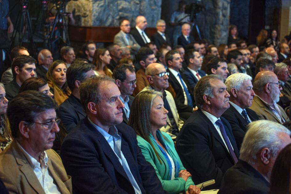 La actividad se desarrolló en el Club de los Industriales Público, sentado