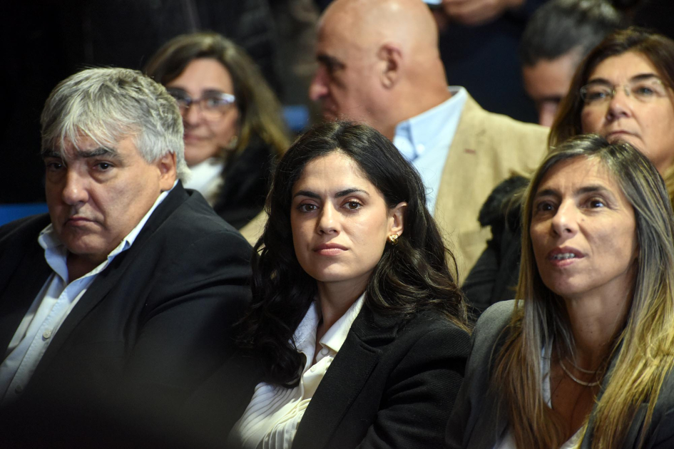Subsecretaria Eugenia Villar y otras autoridades, durante la apertura del evento Subsecretaria Villar y otras autoridades, sentados