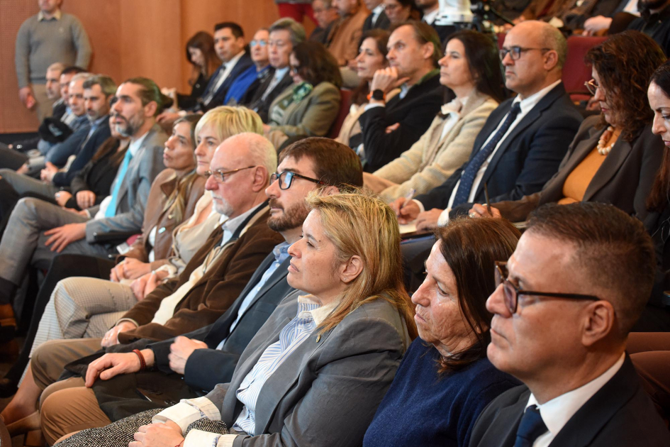 Autoridades del MIEM, entre el público