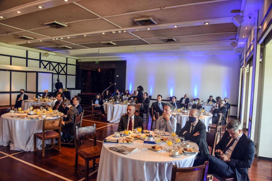 Público en el III Foro de Inversión Europea en Uruguay