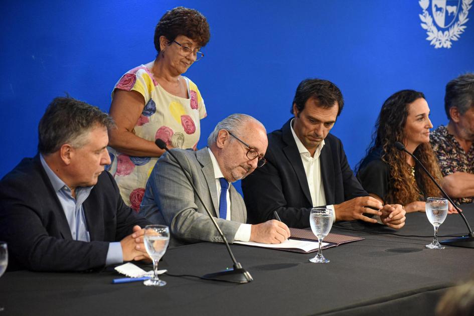 Firma del acta de designación de autoridades Agencia del Cine y el Audiovisual del Uruguay