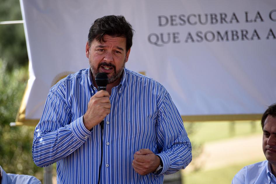 Ministro de Ambiente, Adrián Peña, haciendo uso de la palabra 