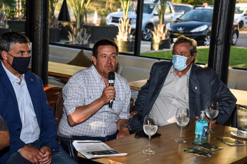 Enrique Antía, Javier Carballal y Carlos Grauert en el lanzamiento de Codero Esteño