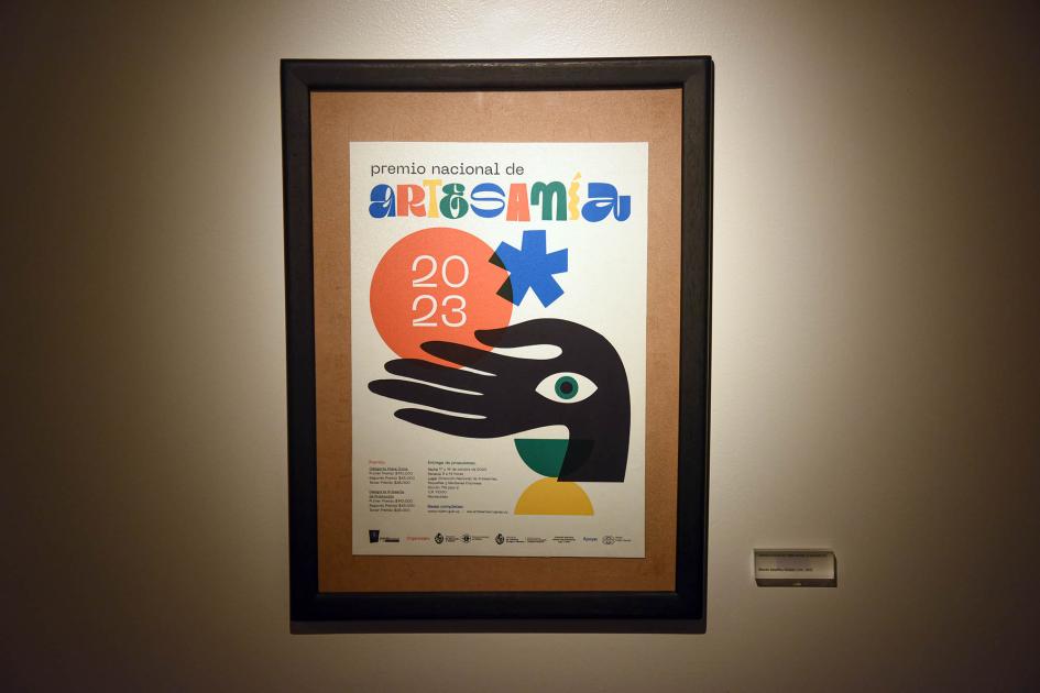 Afiche del Premio Nacional de Artesanía 2023 Afiche del premio: incluye figuras en negro y rojo, con los datos del concurso
