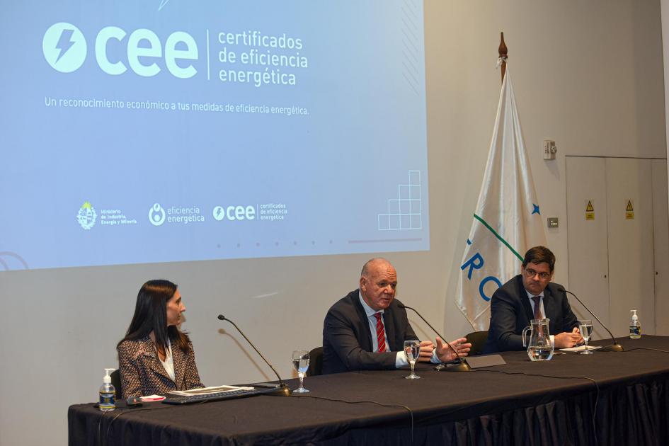 Panel de autoridades en los CEE Walter Verri y Fitzgerald Cantero