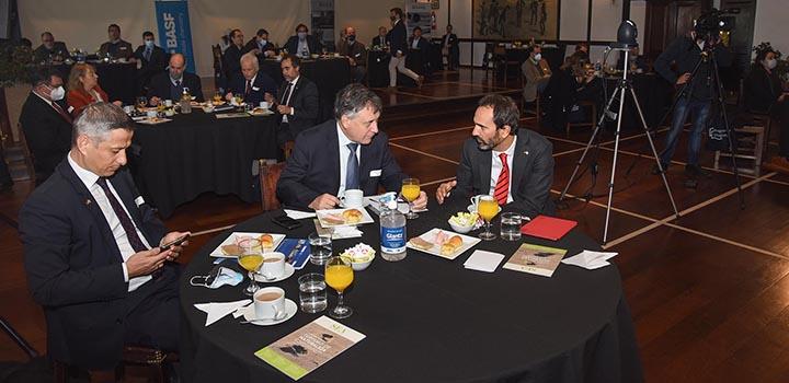 Mesa del IV Foro Económico Mesa del IV Foro Económico