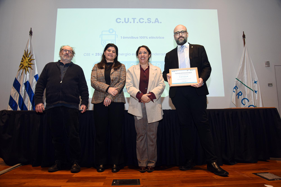CUTCSA Fernanda Cardona, junto a Arianna Spinelli y Daniel Olesker entrega certificados