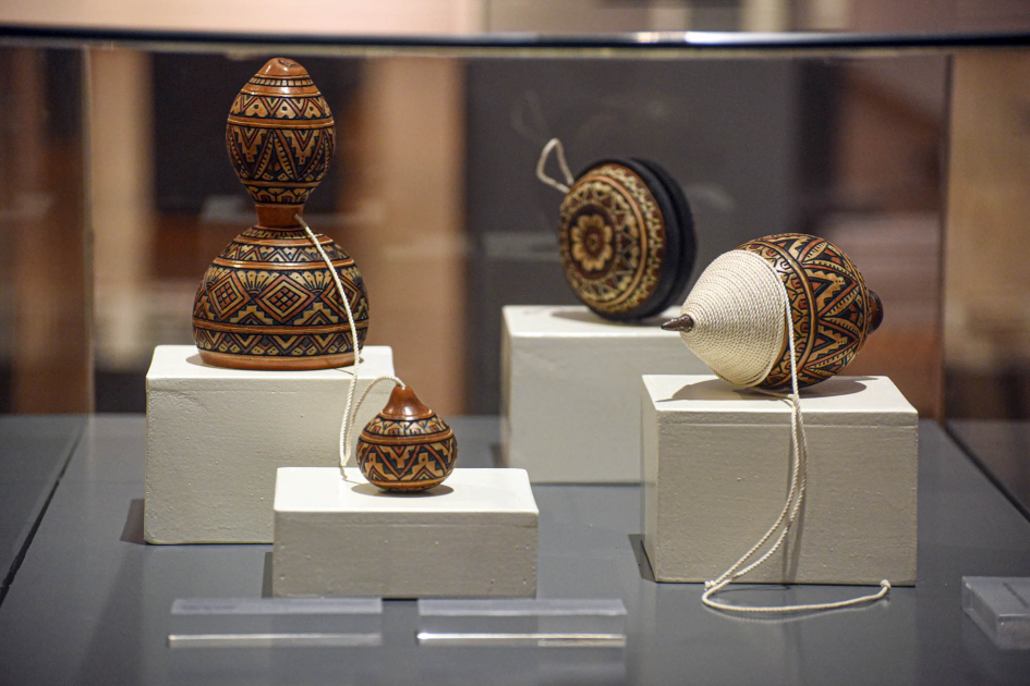 Exhibición del Premio Nacional de Artesanía 2025 Obras sobre atriles