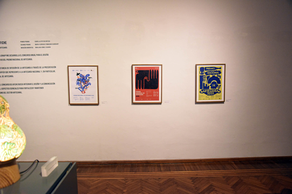 Piezas del concurso de afiches del certamen Afiches en una pared