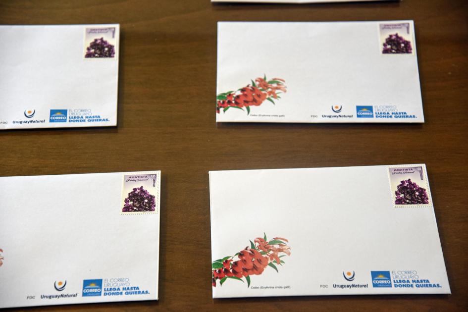Sellos conmemorativos Cuatro cartas con sellos conmemorativos