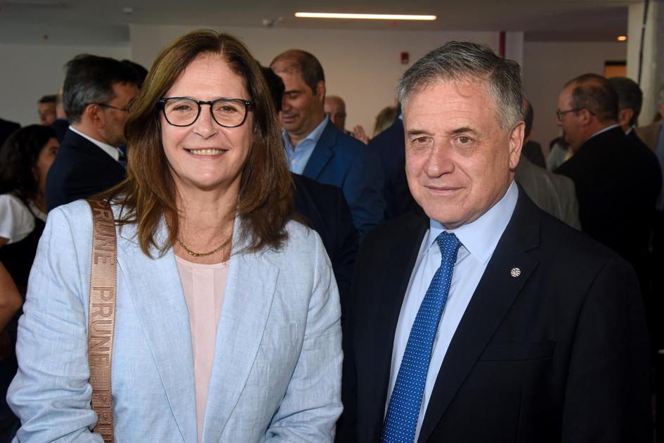 Ministra Elisa Facio y canciller Omar Paganini Facio y Paganini, de pie