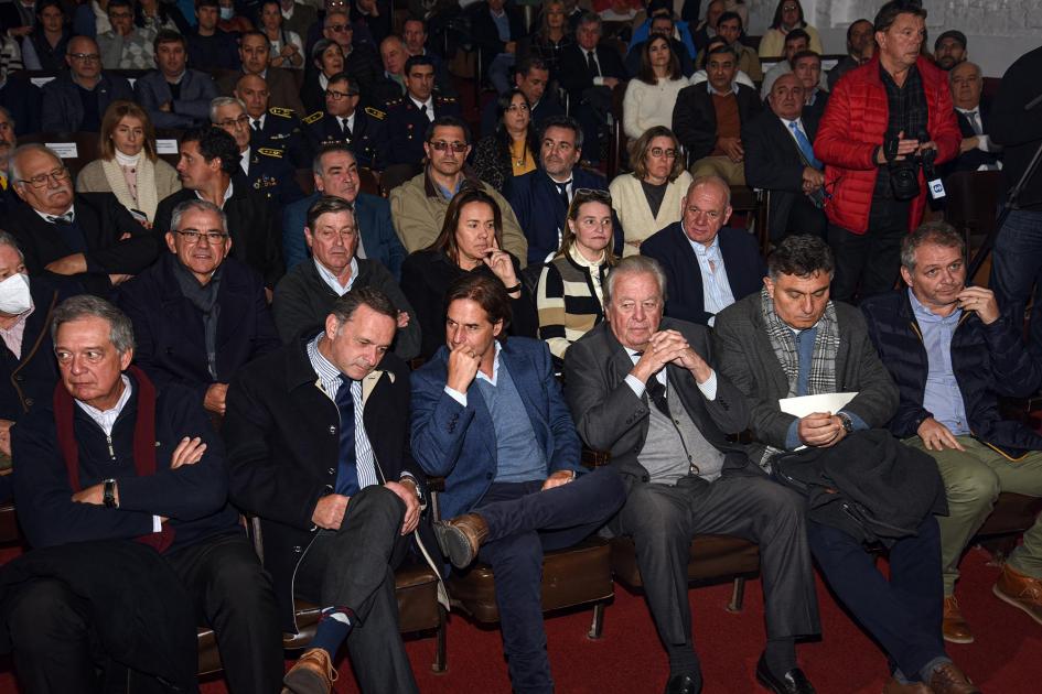 Público Público del evento; en primera fila, Lacalle Pou
