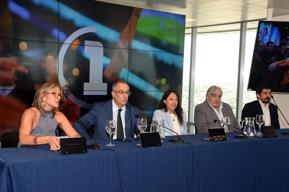 Hoffman, Mahía, Cardona, Paz y Álvarez