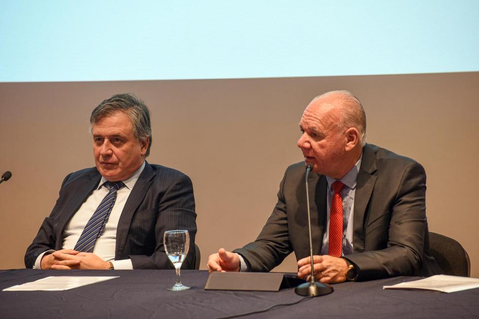 Ministro Omar Paganini y subsecretario Walter Verri Habla Walter Verri junto al ministro Paganini