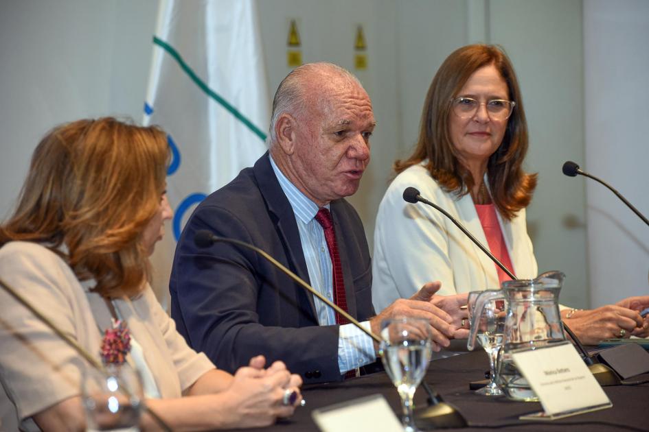 Ministro interino Walter Verri, Elisa Facio directora general y Mónica Botero directora de InMujeres Ministro interino Walter Verri, Elisa Facio directora general y Mónica Botero directora de InMujeres