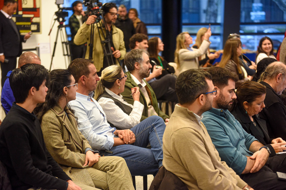 Lanzamiento de la convocatoria del programa Adecuación Tecnológica Público, sentado