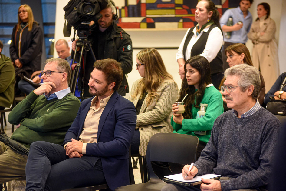 En el lanzamiento de la actividad participó el presidente de la ANDE, Juan Ignacio Dorrego Público, sentado