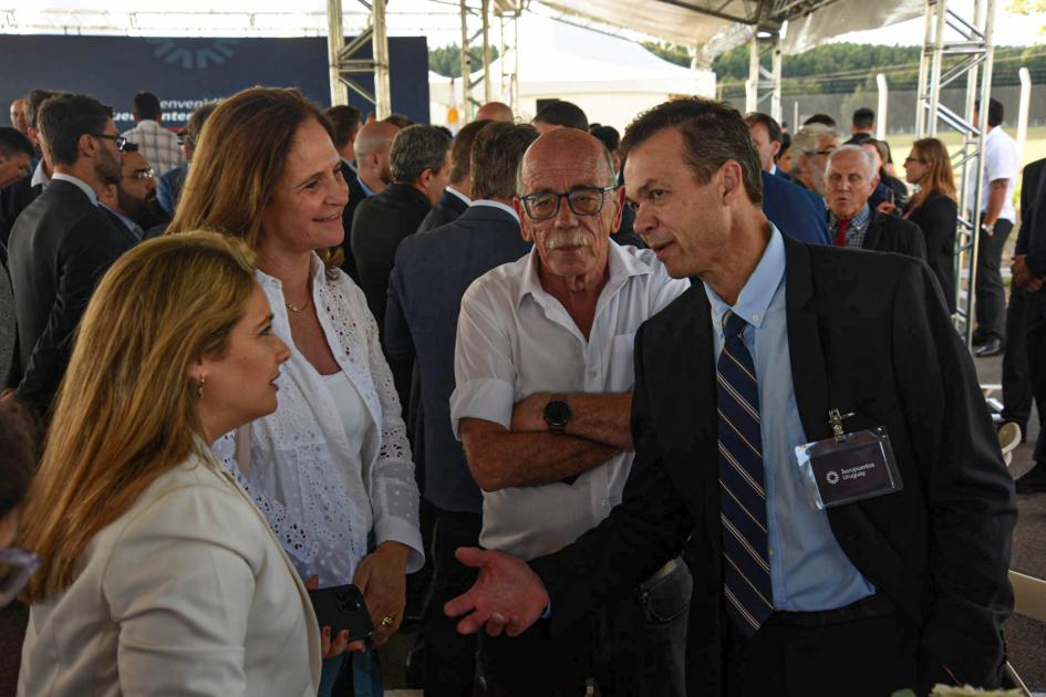En el evento participaron la ministra Elisa Facio y la directora Susana Pecoy Ministra Facio y directora Pecoy dialogan con autoridades