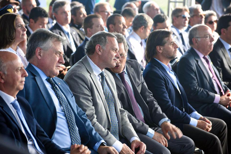 El presidente Lacalle Pou y otras autoridades nacionales participaron del evento Autoridades, incluyendo Lacalle Pou, en primera fila