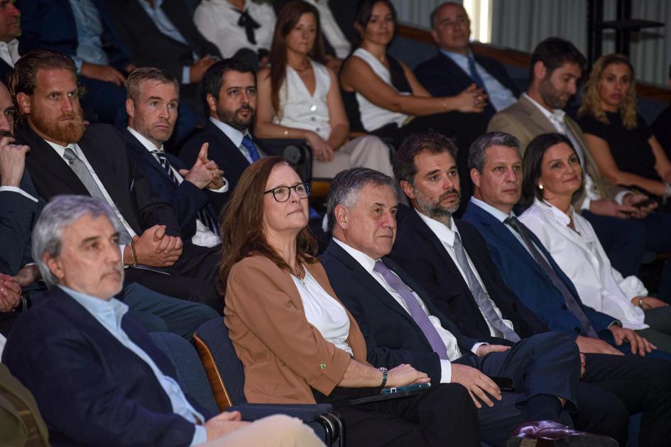 Autoridades participaron del evento Autoridades, en primera fila del público