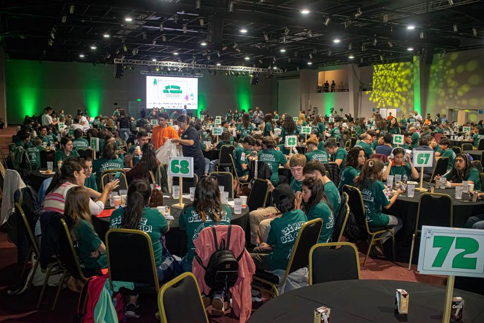 Más de 600 adolescentes y docentes se reunieron en el LATU Mesas con adolescentes