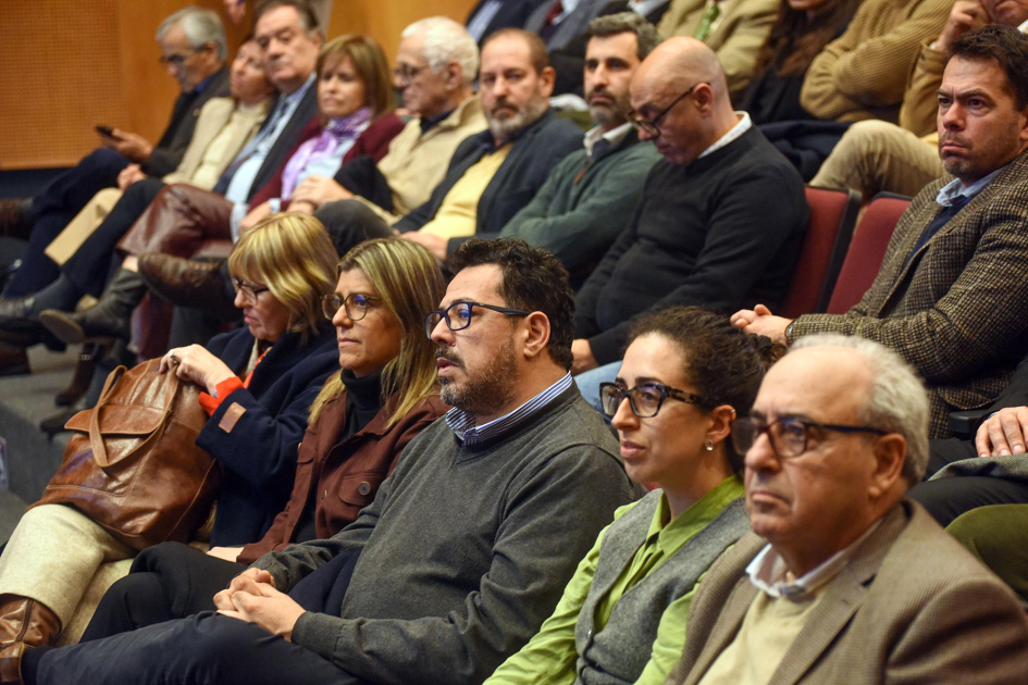 Autoridades en primera fila