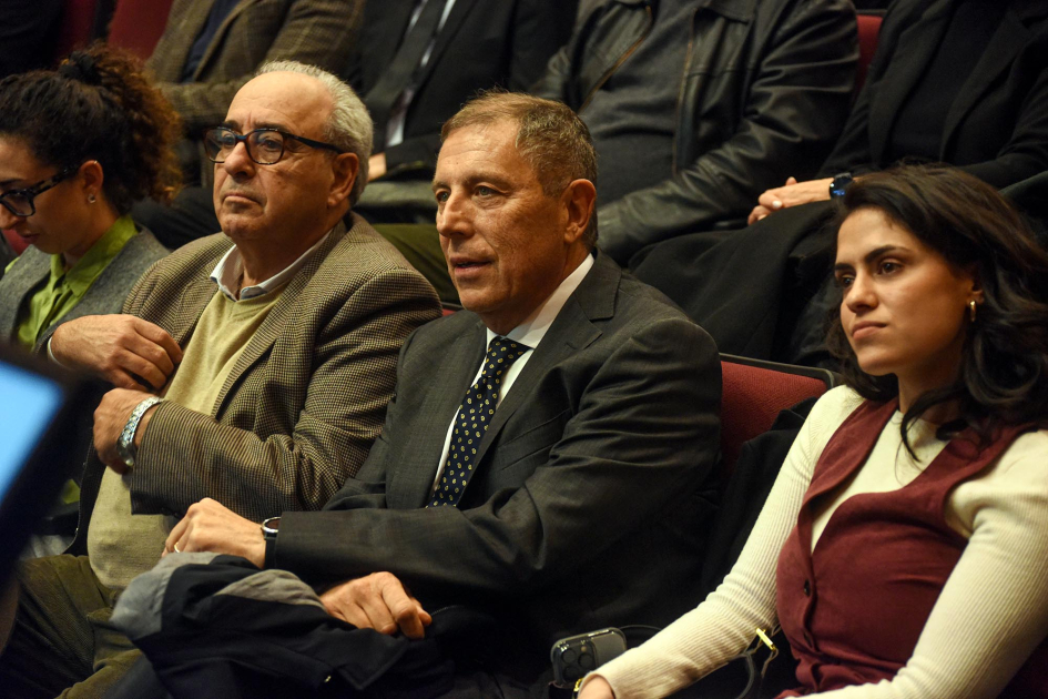 Autoridades en primera fila