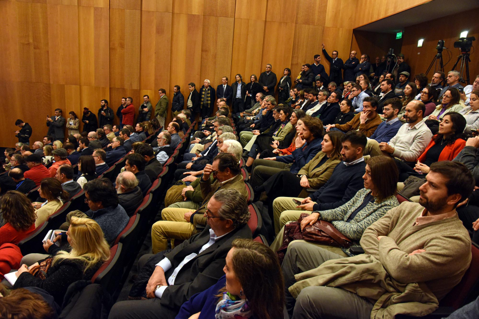 Público, de costado