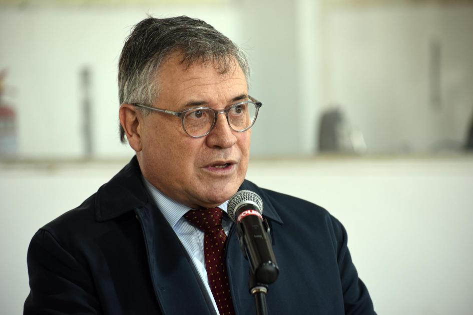 Ministro Omar Paganini El ministro Omar Paganini habla tras un micrófono